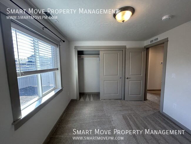 Building Photo - Large single level 3 bd plus office in Sou...