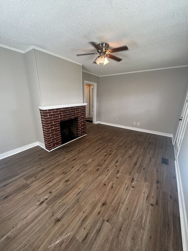 Building Photo - Updated Rossville Home with Yard, Carport, and Easy Chattanooga Access