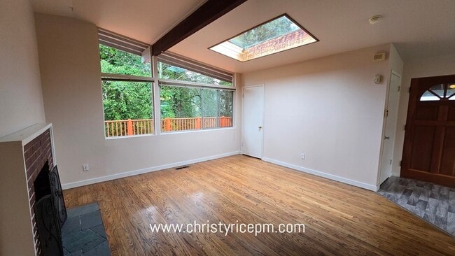 Building Photo - 14245 SE 41st St