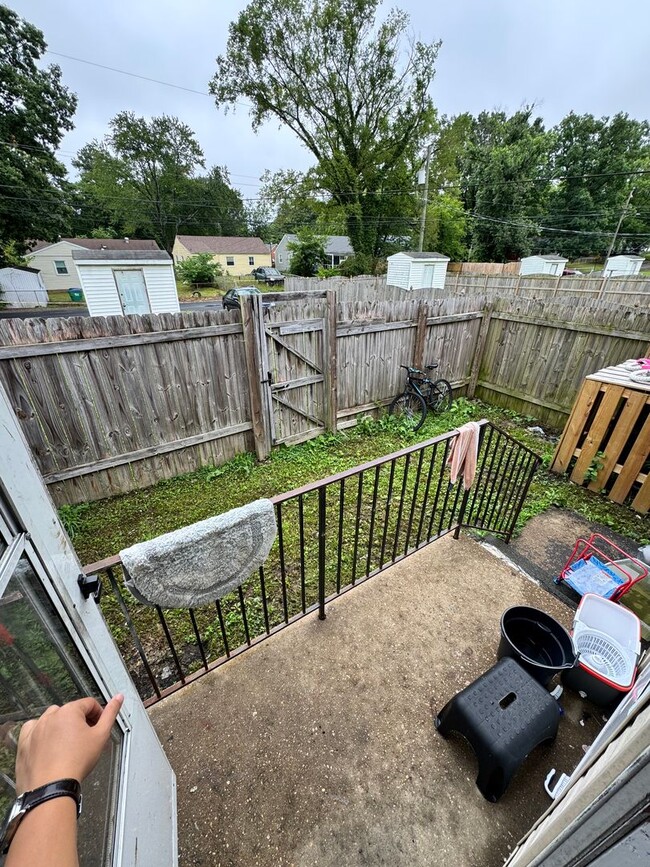 Building Photo - Cozy 3 bed 1 bath w Central HVAC