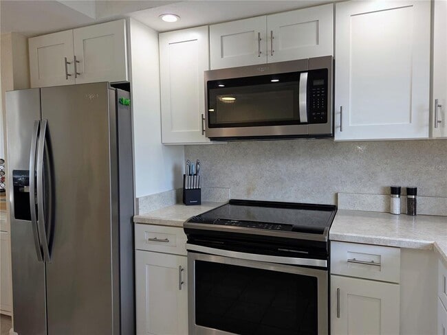Building Photo - 4650 Cove Cir
