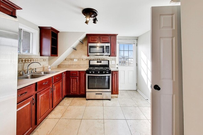 Building Photo - 4614 N Springfield Ave