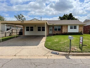 Building Photo - 3 bedroom PLUS floor plan! Newly Remodeled...