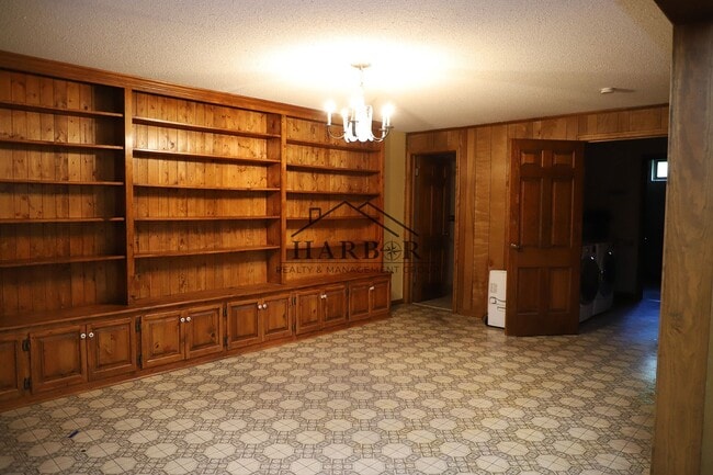 Building Photo - 3504 Ogden Ct NE