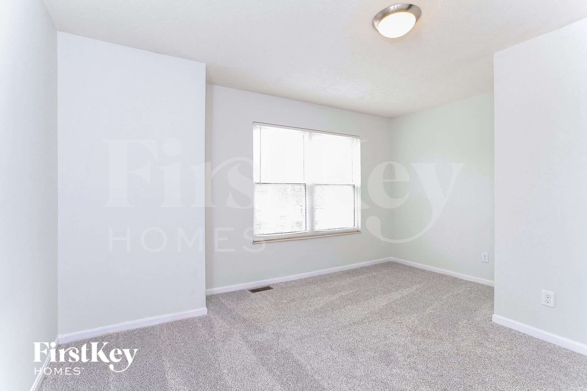 Building Photo - 3359 Woodside Dr