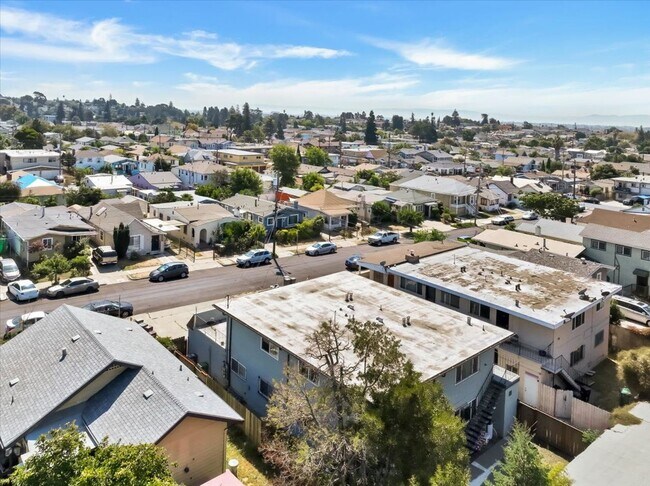Building Photo - 2901 Octavia St