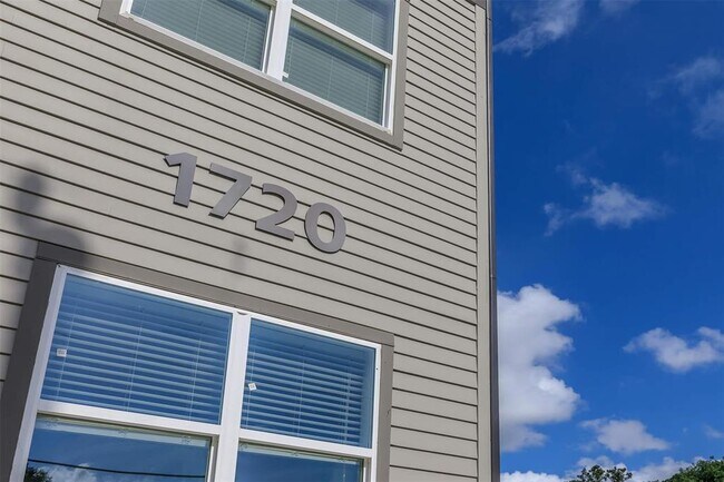 Building Photo - 1620 Oak Tree Dr