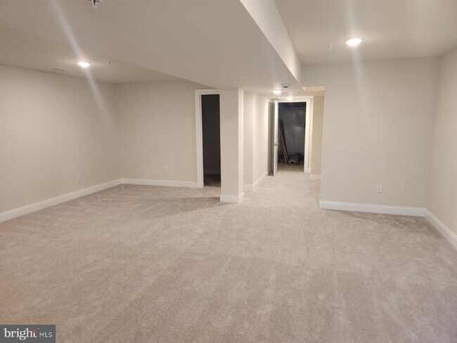 Building Photo - 328 Foxtail Ln