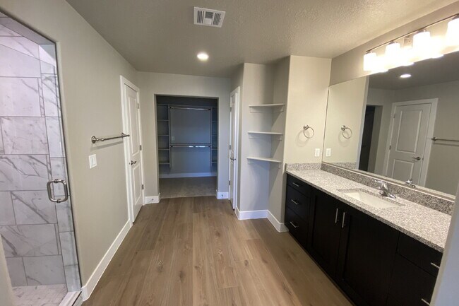 Building Photo - 463 N 480 W