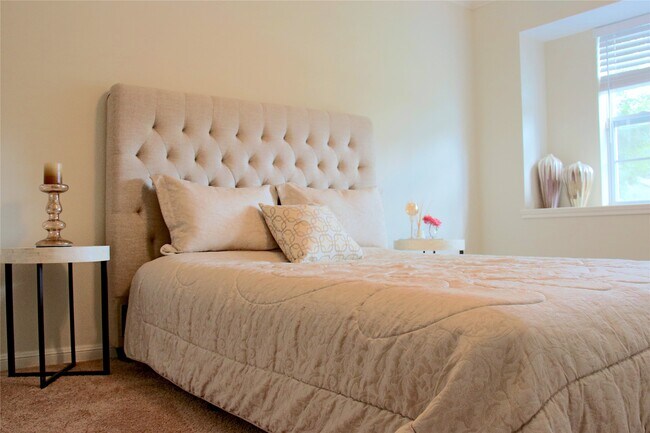 Building Photo - 10306 Bob White Dr