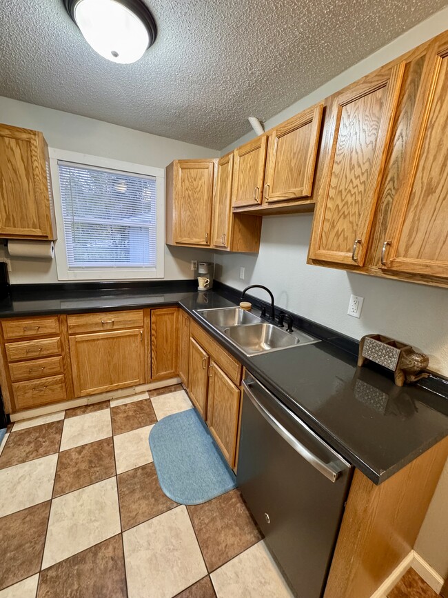 Building Photo - 1005 21st St S