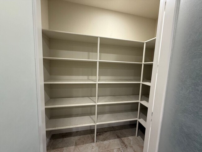 Building Photo - 2021 built two story in Oakdale!