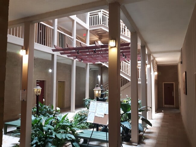 Building Photo - Marvellous Two Bedroom Condo With Perks!