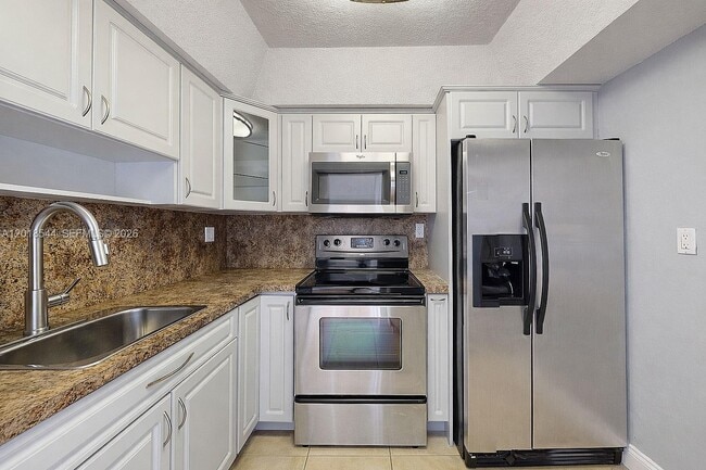 Building Photo - 3581 SW 117th Ave