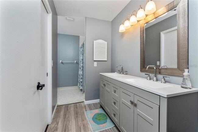 Building Photo - 880 Van Gogh Rd