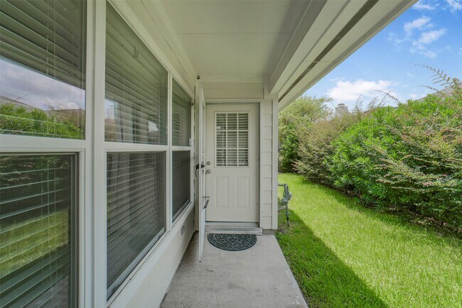 Building Photo - 15911 Pleasant Green Cir