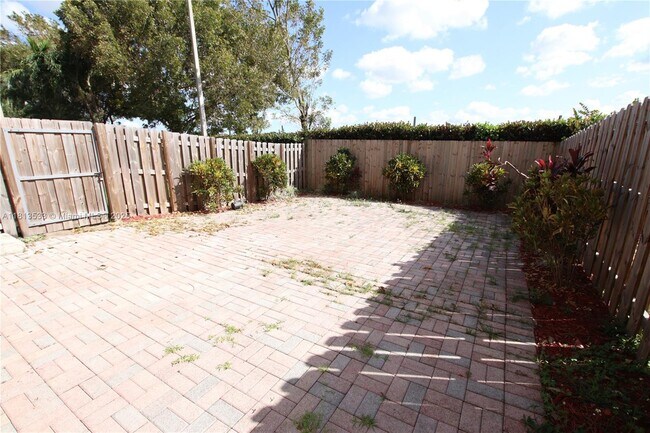 Building Photo - 14758 SW 9th Ln