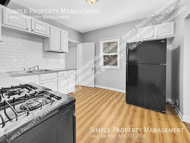 Building Photo - 1039 3rd St NW