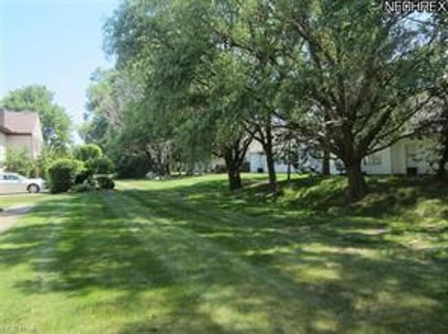 Building Photo - Condo for Rent Richmond Heights