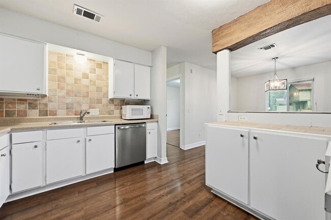 Building Photo - 5011 Fort Clark Dr