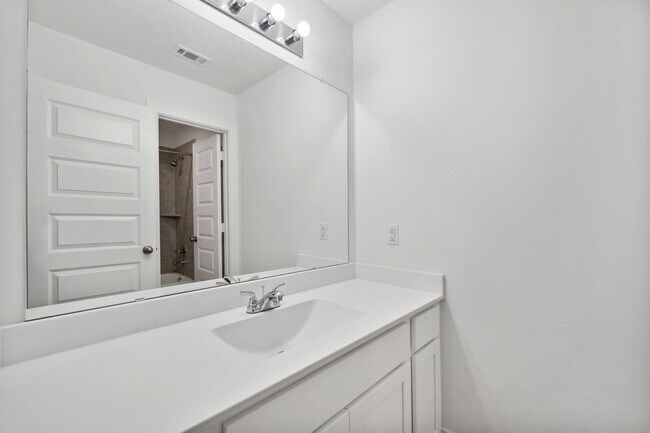 Building Photo - 863 Sarasota Shore Dr