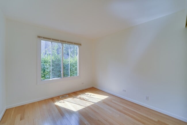 Building Photo - 329 Grissom Ct