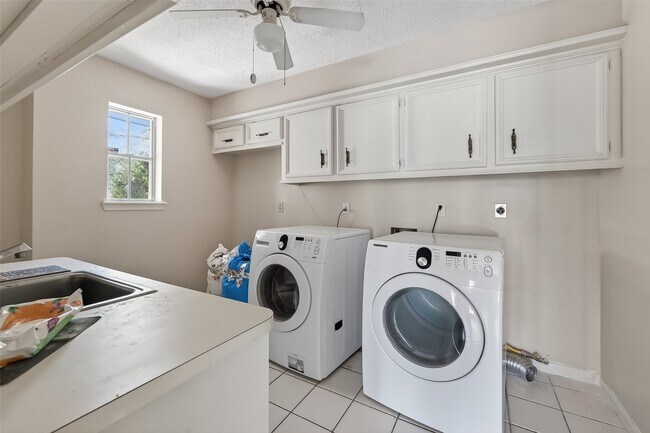 Building Photo - 11302 Hylander Dr
