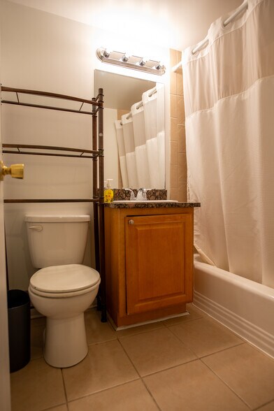 Building Photo - 2101 Chestnut St