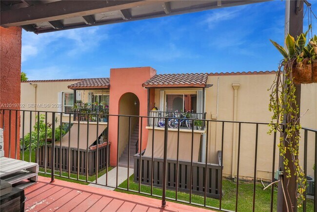 Building Photo - 10786 N Kendall Dr