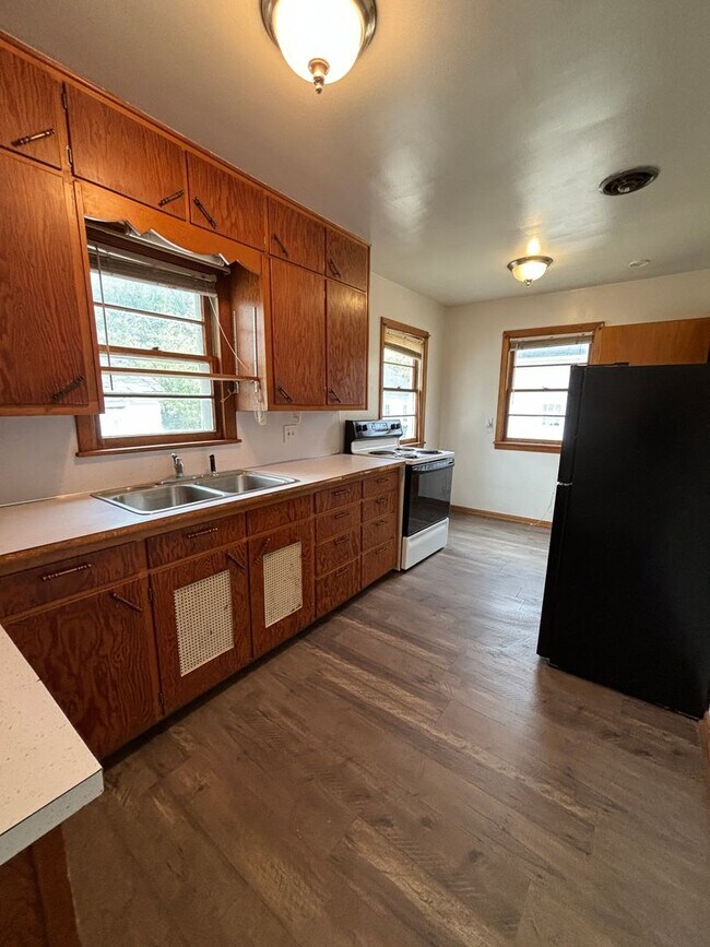 Building Photo - 2 Bedroom, 1 bathroom home in Waterloo