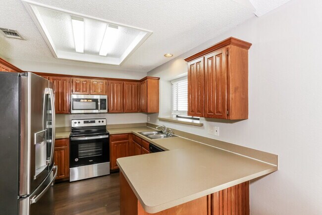 Building Photo - 7933 Clear Brook Cir