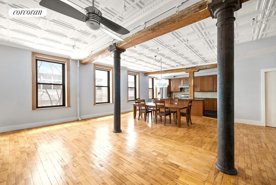 Building Photo - 325 W 16th St