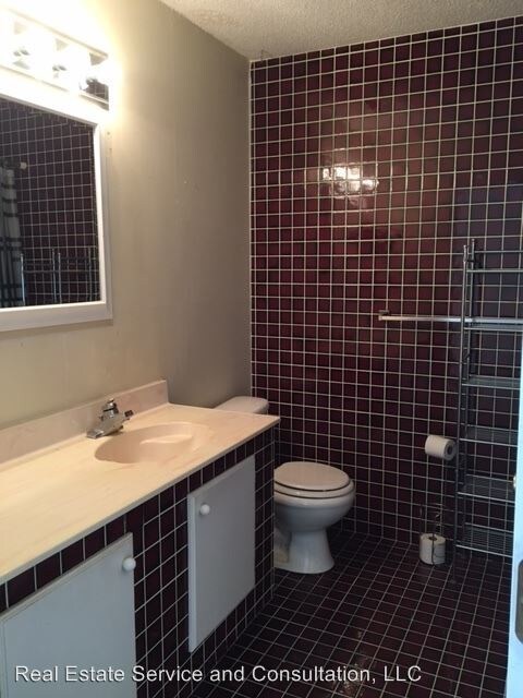 Building Photo - 1000 Lori Ln