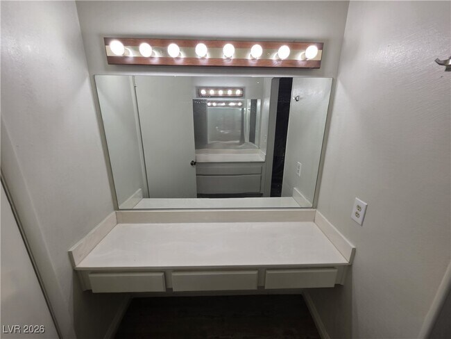 Building Photo - 3214 Anacapa Way