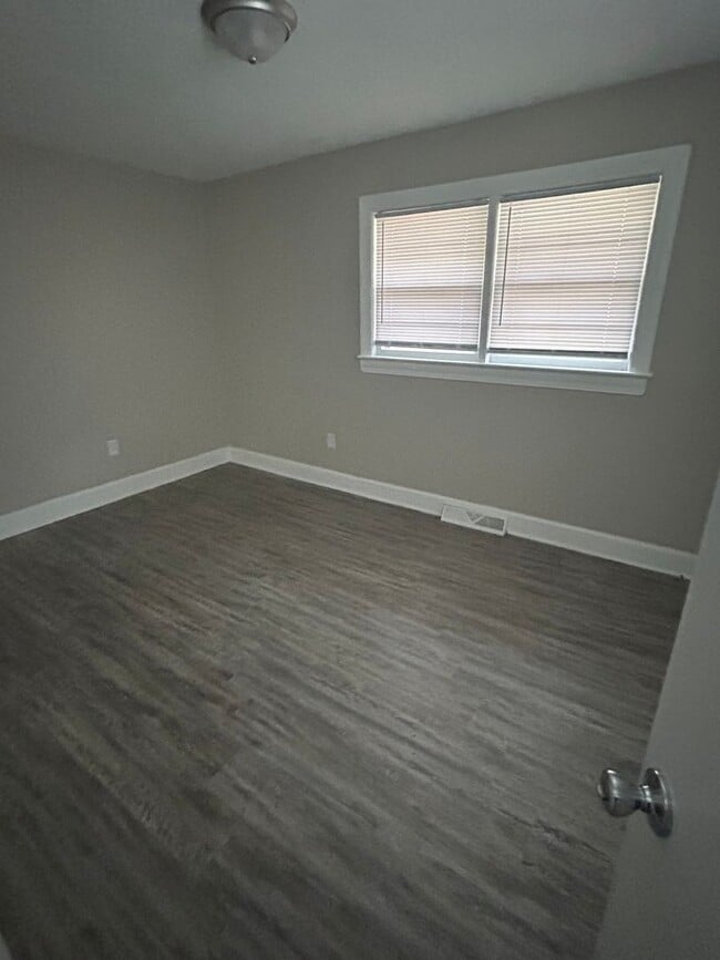 Building Photo - Four Bedroom Two Bath House for Rent $1100...