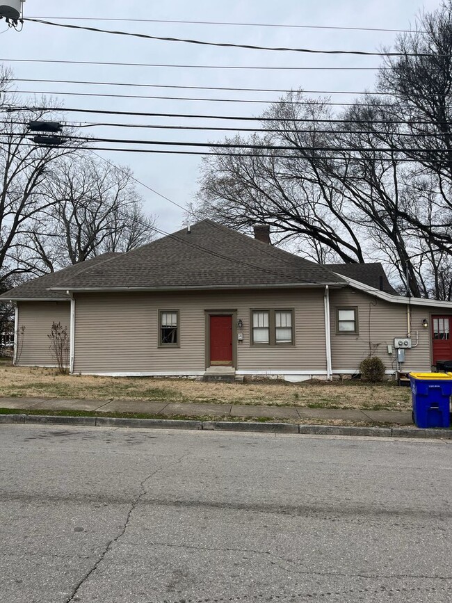 Primary Photo - 1127 Park St