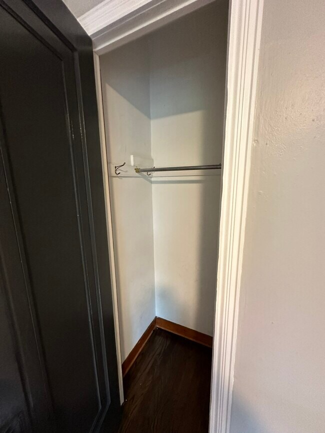 Building Photo - 1926 Wesley Ave