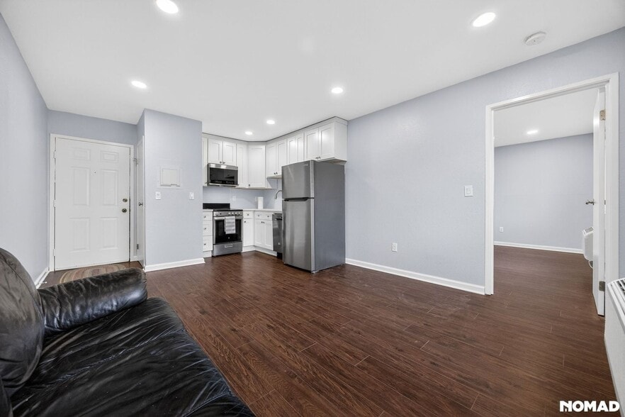 Building Photo - 9 Vreeland Ave