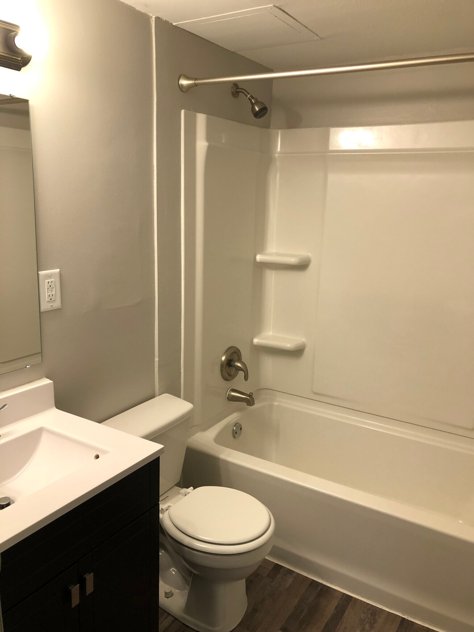Bathroom - 1594 English St