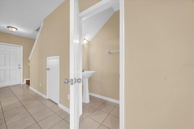 Building Photo - 3577 Wilshire Way Rd