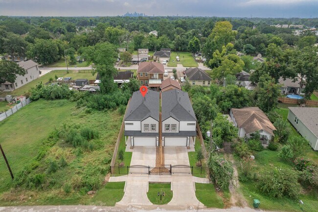Building Photo - 1063 South Ln