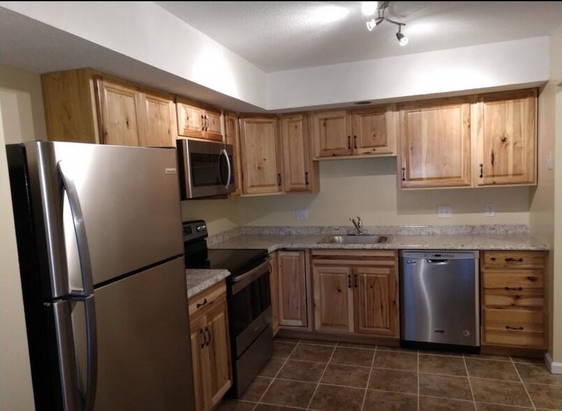 Building Photo - 80 Claudia Dr