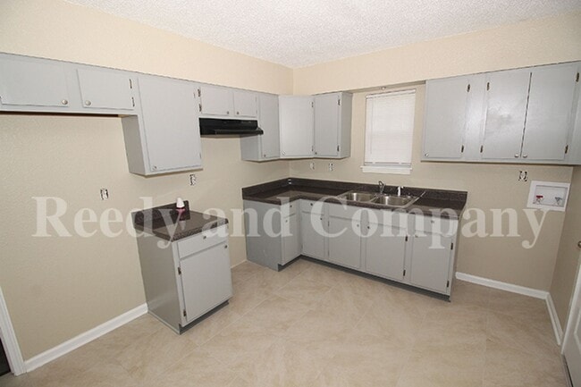 Building Photo - 4780 Hillbrook Rd