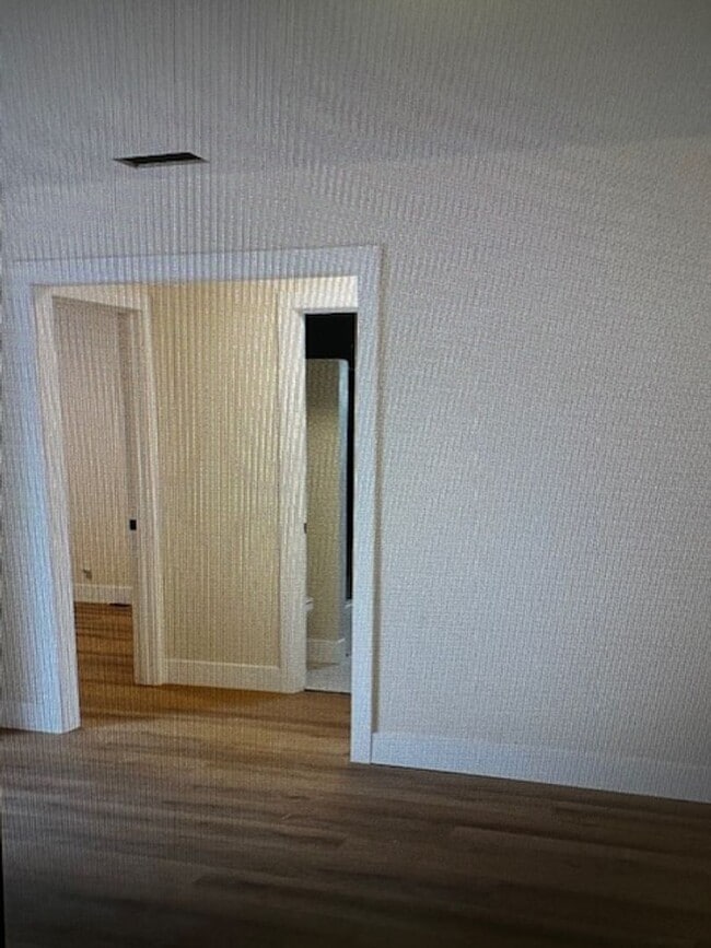 Building Photo - Beautiful newly renovated home