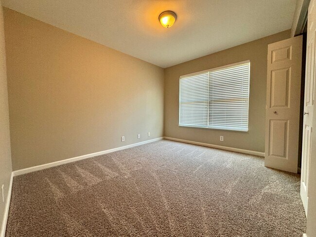 Building Photo - 3 Bed, 2 Offices, 2.5 Bath w/ 2 Car Garage in McKays Mill