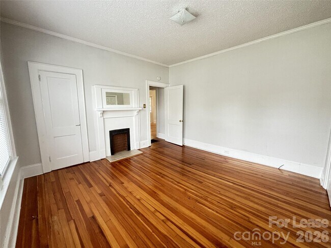 Building Photo - 629 N Cedar St