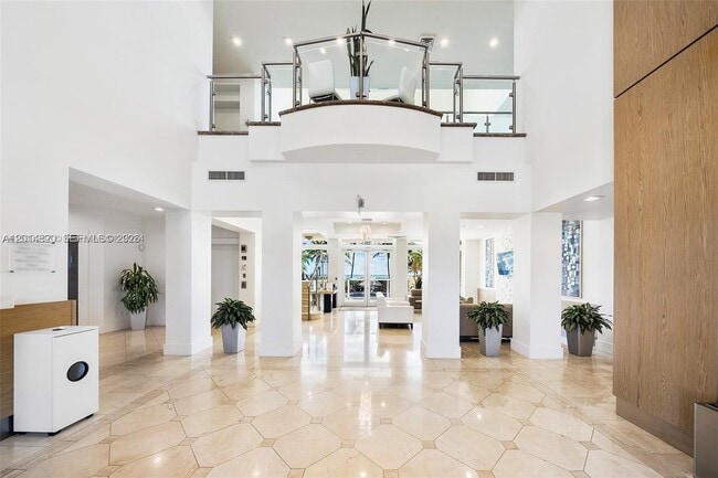 Building Photo - 4775 Collins Ave