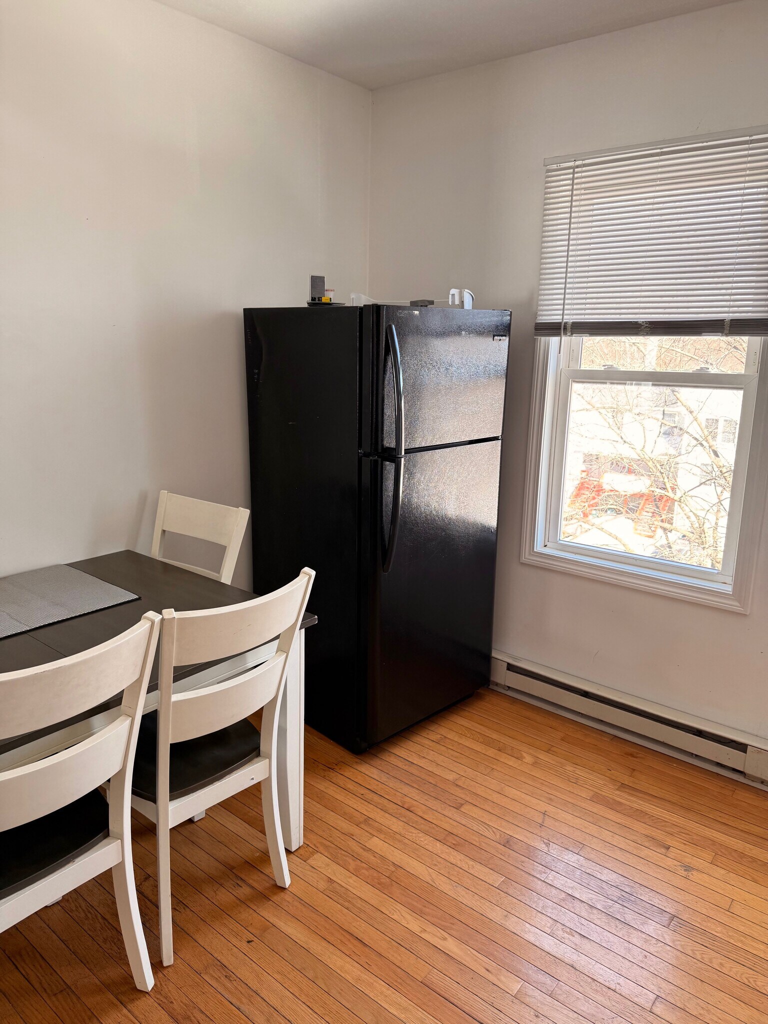 Building Photo - 1442 Main St