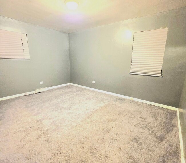 Building Photo - 15227 5th Ave