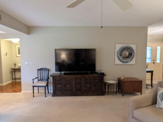 Building Photo - 16941 Waterbend Dr